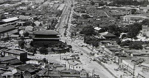 1955년 흥인지문에서 바라본 종로의 모습. 사진 제공=국립고궁박물관