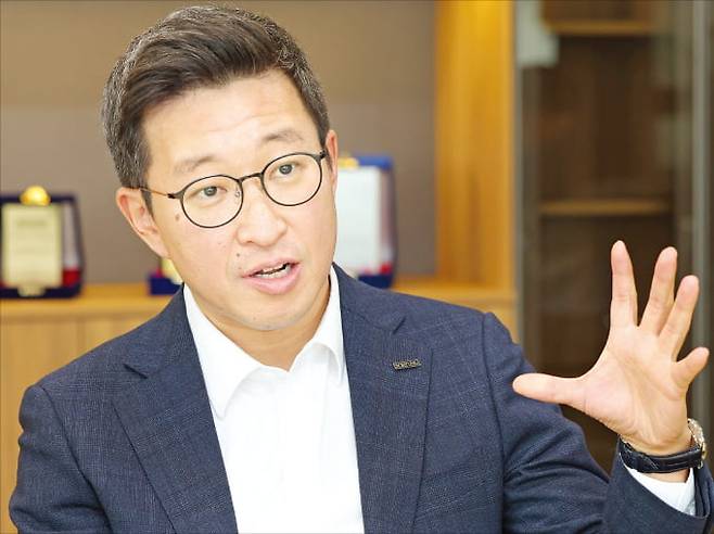 장두현 보령 대표가 서울 원남동 본사에서 한국경제신문과 만나 사업전략을 설명하고 있다. 임대철 기자