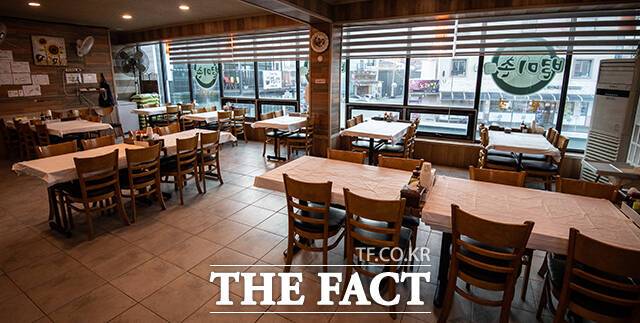 음식점 역시 저녁 시간임에도 불구하고 손님 없이 한산한 모습이다.