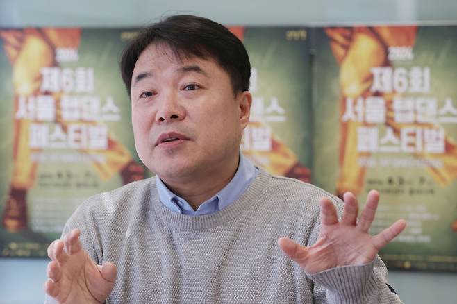 인터뷰하는 김길태 예술감독 (서울=연합뉴스) 강민지 기자 = '제6회 서울 탭댄스 페스티벌' 김길태 예술감독이 지난 22일 서울 마포구 마포아트센터에서 연합뉴스와 인터뷰하고 있다. 2024.3.23
mjkang@yna.co.kr