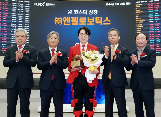 채남기 한국IR협의회 회장, 홍순욱 한국거래소 코스닥시장본부장, 공경철 엔젤로보틱스 대표이사, 윤병운 NH투자증권 부사장, 강왕락 코스닥협회 부회장. 한국거래소 제공.