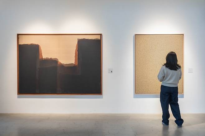 An installation view of "Contemporary Art Sale" preview at Seoul Auction's headquarters in Seoul that opened March 7 (Seoul Auction)