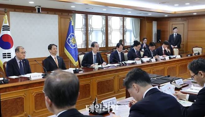 한덕수 국무총리가 27일 오전 서울 종로구 정부서울청사에서 열린 국가첨단전략산업위원회에 참석해 발언하고 있다.ⓒ뉴시스