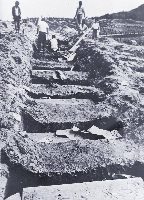 5·18항쟁 직후 광주 망월동 구묘역. 한겨레 자료 사진