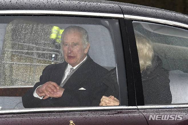 [런던=AP/뉴시스] 지난달 13일(현지시각) 영국 런던 클래런스 하우스로 돌아오는 영국 국왕 찰스 3세 모습. 2024.03.27.