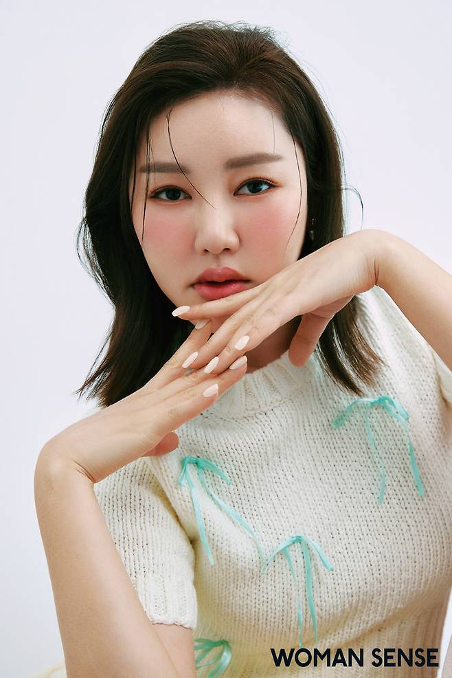 송가인 화보. 사진 | 우먼센스