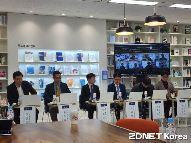 국회도서관과 한국과학기술정보연구원이 공동 주최한 '2024년도 제 2차 국가전략 콜로키움'이 29일 오후 국회도서관 1층 국가전략정보센터에서 열렸다.