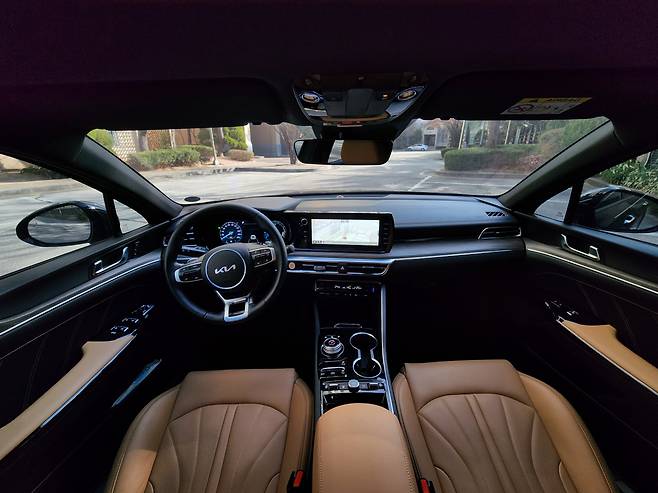 LPG업계가 현재 시범사업을 진행하고 있는 K5 LPG 하이브리드 차량 외관. 김성우 기자