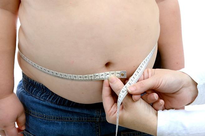 어린 시절 비만이었던 경우 성인이 됐을 때 다발성 경화증에 시달릴 확률이 두 배 이상 높다는 연구 결과가 나왔다./사진=클립아트코리아