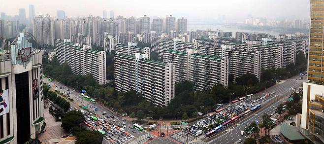 3일 서울 송파구에서 가장 높은 70층 높이 재건축을 확정 지은 잠실주공5단지 아파트 전경.  매경 DB
