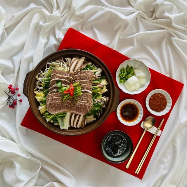 경남 양산 에이원CC의 봄미나리 수육.