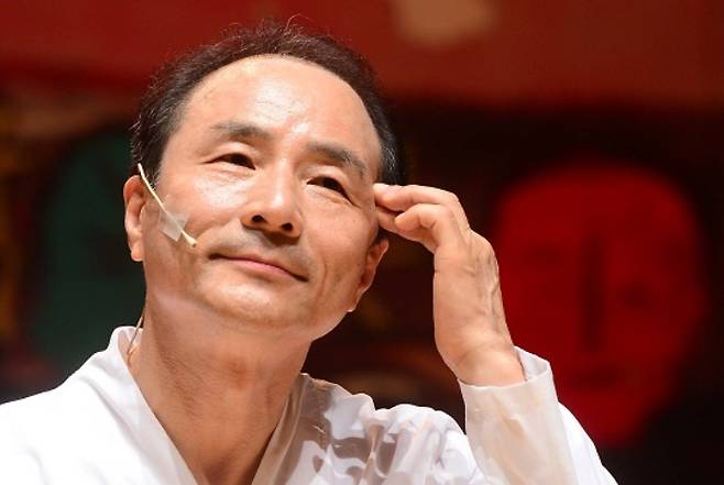 강제 추행 혐의로 재판에 넘겨진 배우 출신 김명곤 전 문화체육관광부 장관이 혐의를 인정했다. /사진=뉴스1