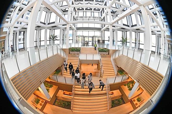 LG트윈타워에서 새단장한 공용공간 ‘커넥트윈’ 전경. 사진=서범세 기자