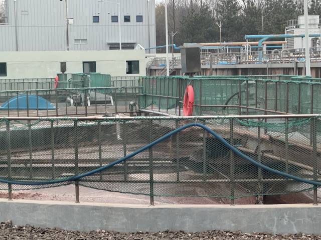 수도권매립지의 폐수 처리 시설. 이곳에서 방출되는 폐수는 오염도가 90% 가까이 제거된 상태다.