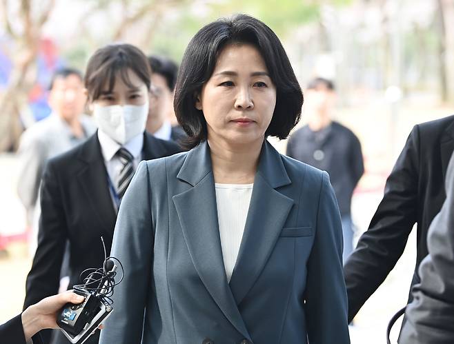 공직선거법 위반 혐의로 기소된 이재명 더불어민주당 대표의 배우자인 김혜경씨가 8일 경기도 수원시 영통구 수원지방법원에서 열린 공판에 출석하고 있다. /뉴시스