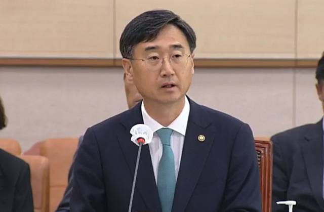 ▲ 지난해 8월 21일 신범철 당시 국방부 차관이 국회 법제사법위원회에 출석해 의원들의 질의에 답하고 있다. ⓒ국회의사중계시스템 갈무리.