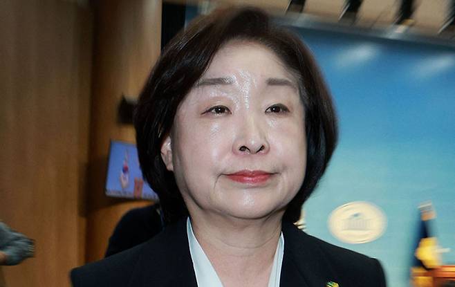 심상정 녹색정의당 공동선대위원장이 11일 오전 서울 여의도 국회 소통관에서 22대 총선 결과 관련 입장발표 기자회견을 마치고 이동하고 있다. 뉴시스