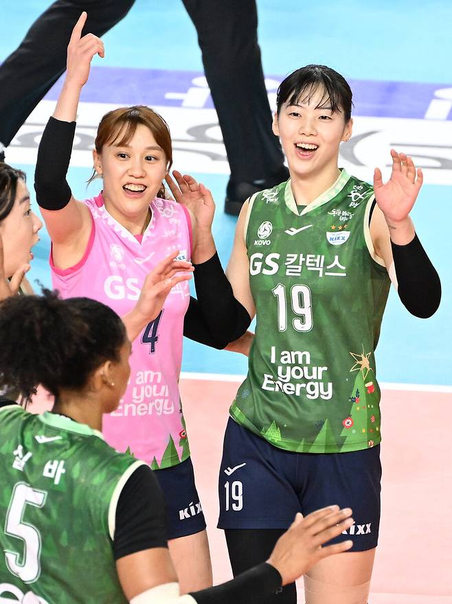 ▲ 지난 시즌 GS칼텍스에서 뛰었던 한다혜(왼쪽)가 페퍼저축은행으로 이적한다. ⓒKOVO