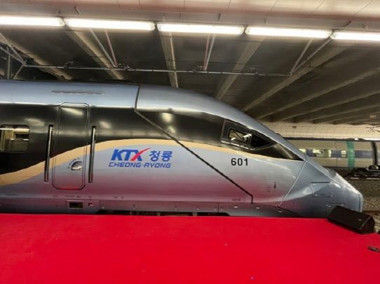 국토교통부가 1일 공개한 신형 고속열차 KTX-청룡의 모습. (사진=국토부)