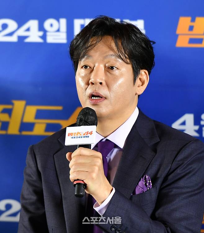 박지환이 15일 메가박스 코엑스에서 열린 영화‘ 범죄도시4’ 언론시사회 및 기자간담회 무대에 올라 인사말을 하고 있다. 2024.04.15.강영조기자 kanjo@sportsseoul.com