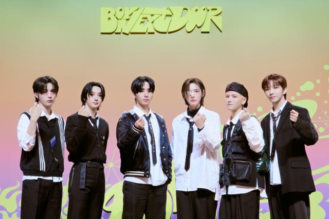 보이넥스트도어는 15일 오후 서울 광진구 광장동 예스24 라이브홀에서 두 번째 미니앨범 '하우?(HOW?)' 발매 기념 미디어 쇼케이스를 개최했다. KOZ엔터테인먼트 제공
