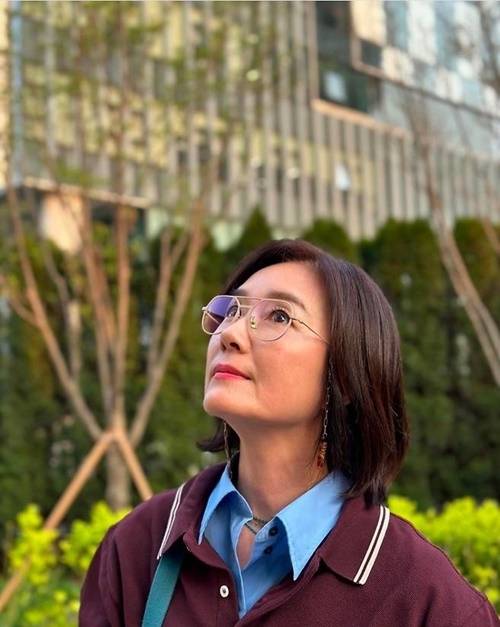 오연수는 1998년 배우 손지창과의 결혼 이후 꾸준히 가정적인 면모와 함께 연예계 활동을 이어가고 있다. 사진=오연수 SNS