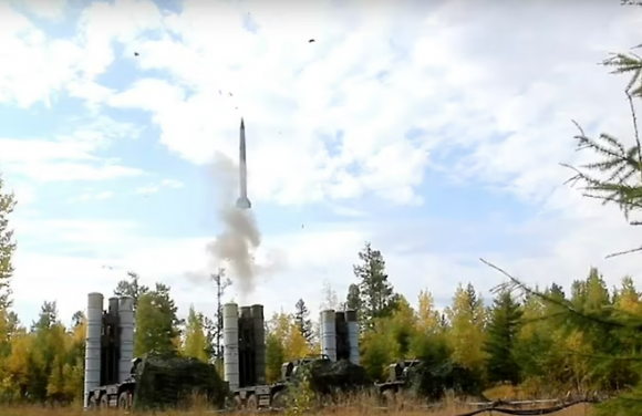 ‘러시아판 사드’로 불리는 S-400 지대공 미사일 자료사진