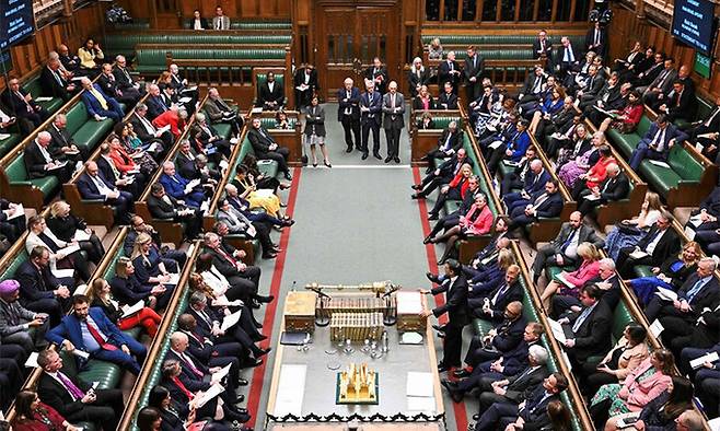 리시 수낵 영국 총리가 지난 15일(현지시간) 영국 의회 하원에서 발언하고 있다. AFP 연합뉴스
