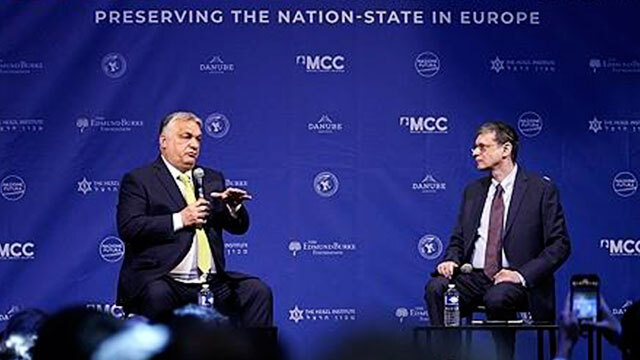 오르반 빅토르 헝가리 총리(왼쪽)가 17일(현지시간) 벨기에 브뤼셀에서 열린 '국가 보수주의 회의'에 참석해 발언하고 있다. AP연합뉴스