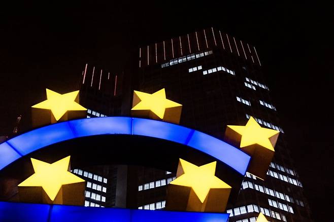 독일 프랑크푸르트의 유럽중앙은행(ECB) 본부 야경. ECB ‘X(옛 트위터)’ 캡처