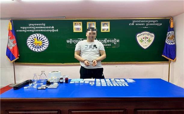국정원은 지난해 4월 발생한 ‘강남 학원가 마약음료’ 사건의 필로폰 공급총책 중국인 A(38) 씨를 캄보디아 경찰과 공조로 지난달 16일 검거했다고 19일 밝혔다. 국가정보원