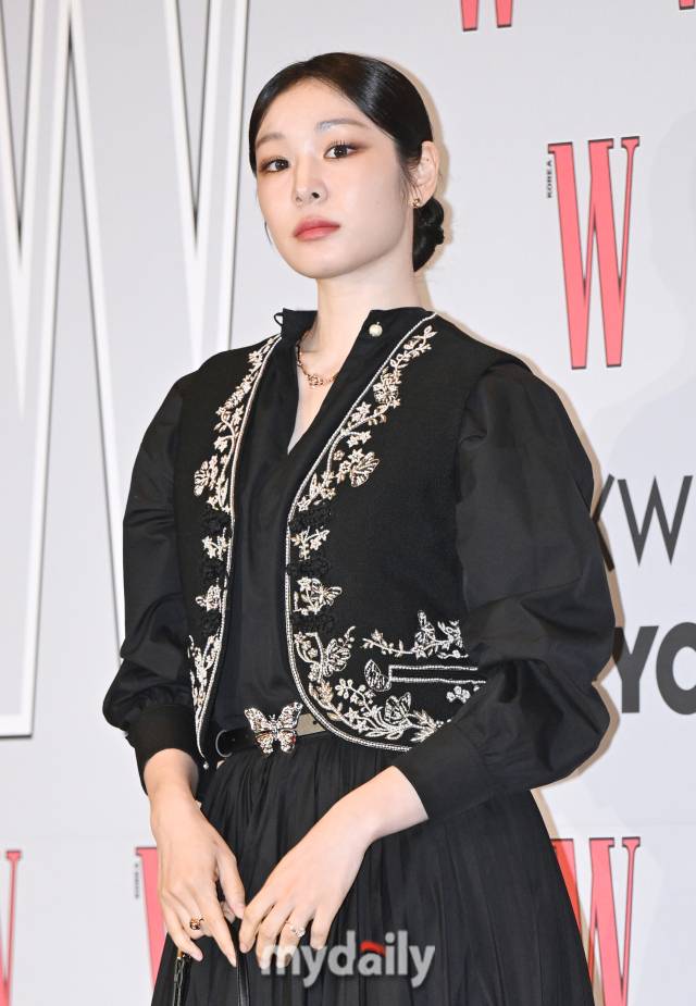 김연아, 2023년 11월 24일 오후 서울 광화문 포시즌스호텔서울에서 진행된 W Korea 제18회 유방암 인식 향상 캠페인 레드카펫 포토월 행사/마이데일리