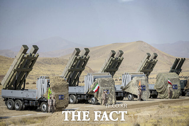 이란 정부가 이스라엘의 공격에 대해 '보복 대응'을 경고하고 나섰다. 사진은 이란 미사일 부대가 기동훈련을 하는 모습. /AP.뉴시스