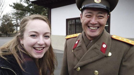 북한 군인과 셀카를 찍은 '조이' / 사진=인스타그램 캡처
