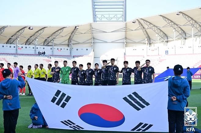 한국이 이영준의 멀티골을 앞세워 중국을 2-0으로 격파, 2연승을 내달렸다. 또한 한국은 이번 맞대결에서도 중국에 승리를 거두며 중국에 다시 한번 공한증을 안겼다. 사진 대한축구협회