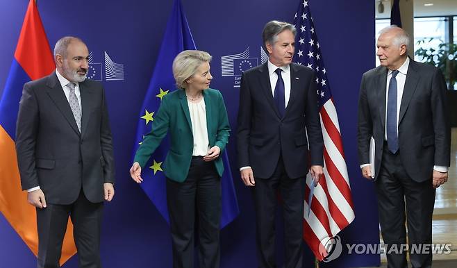 아르메니아와 아프가니스탄 간 평화 협정 체결 협상이 유럽연합(EU)과 미국 중재로 진행되는 모습 [EPA 연합뉴스 자료 사진. 재판매 및 DB 금지]