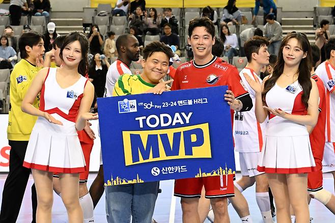 신한 SOL페이 23-24 핸드볼 H리그 남자부 5라운드 SK호크스와의 경기에서 MVP에 선정된 하남시청 박시우, 사진 제공=한국핸드볼연맹