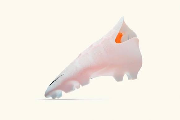 AI가 만든 축구화 - AI가 영 축구 선수 엘링 홀란(멘체스터 시티)를 위해 만든 축구화 / 사진=나이키