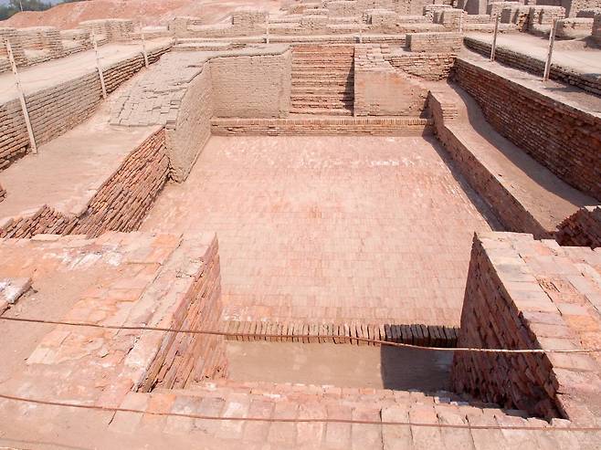 인더스 문명 모헨조다로 유적의 목욕탕. 파키스탄 중남부에 있다. 사진 출처 위키피디아