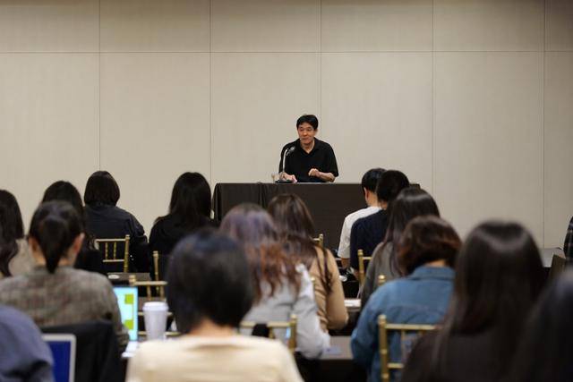 버추얼 아이돌 그룹 플레이브(PLAVE)의 소속사 블래스트(VLAST)가 일각에서 불거진 하이브 인수설에 선을 그었다. 블래스트 제공