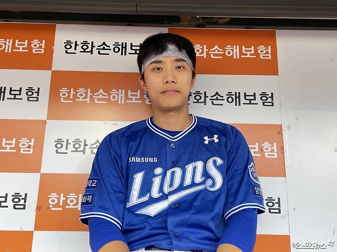 삼성 라이온즈 내야수 이재현이 21일 대전 한화생명이글스파크에서 열린 한화 이글스와의 원정경기에서 홈런을 치며 활약한 뒤 기념촬영하고 있다. 엑스포츠뉴스 DB