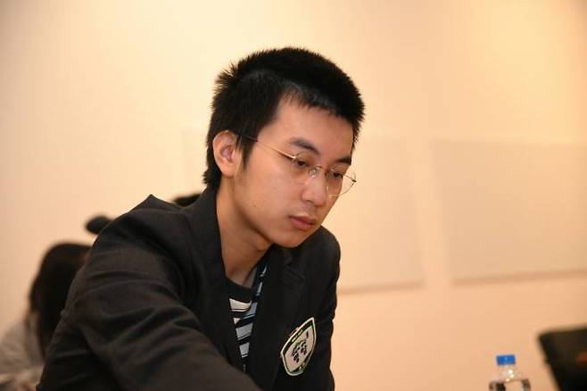 아시안게임 바둑 종목 개인전 금메달리스트이자 대만 바둑 최정상 기사인 쉬하오훙 9단이 LG배 역사상 최초의 외국인 와일드카드 주인공으로 선정됐다. 한국기원