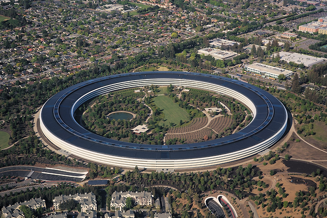 미국 캘리포니아 쿠퍼티노에 위치한 애플 본사의 모습. <사진=위키피디아>