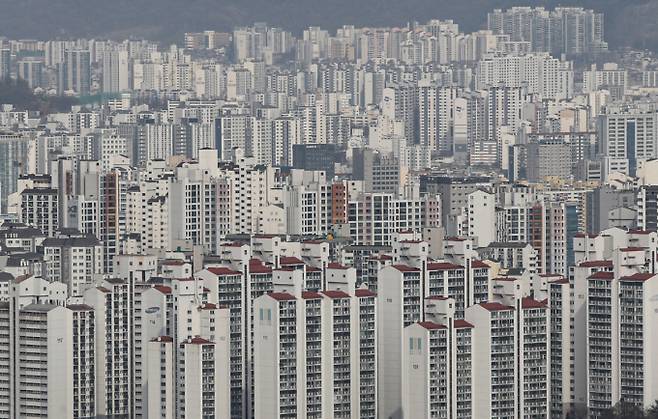 전국 아파트 중 준공이 20년이 넘은 아파트 비율은 50.6%다. 수도권은 서울이 62%, 비수도권에서는 대전이 59.9%로 가장 노후도가 높았다.  /사진=뉴스1