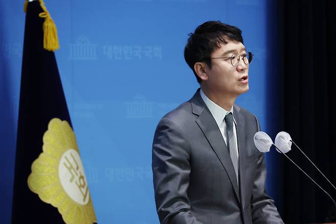 김웅 국민의힘 의원이 지난 1월 8일 국회에서 2024 총선 불출마 선언을 하고 있다. [연합]