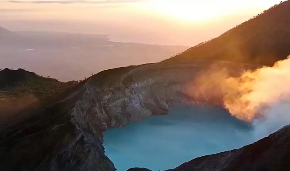 블루 파이어(blue fire) 로 유명한 인도네시아 이젠 화산
