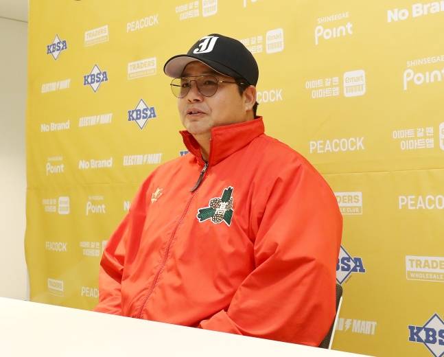 전주고 주창훈 감독이 22일 인천SSG랜더스필드에서 열린 2024 이마트배 전국고교야구대회 결승전을 앞두고 취재진과 인터뷰에 임하고 있다. /사진=SSG 랜더스