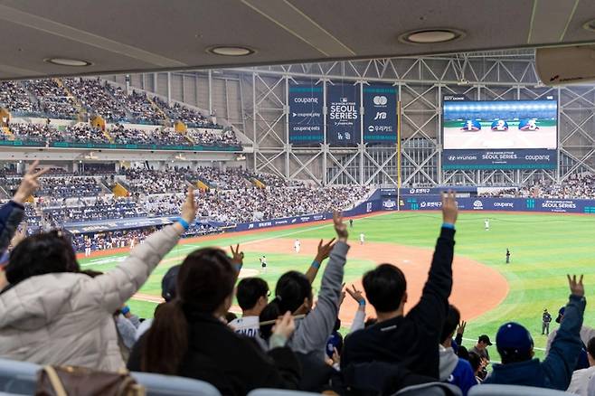 지난달 열린 ‘쿠팡플레이와 함께하는 MLB 월드투어 서울 시리즈 2024’ 현장 모습. 쿠팡플레이는 미국 프로야구 서울 개막전을 독점 중계하는 등 인기 스포츠 중계를 이어나가며 이용자 수를 빠르게 확보해 나가고 있다. [사진 제공=쿠팡플레이]