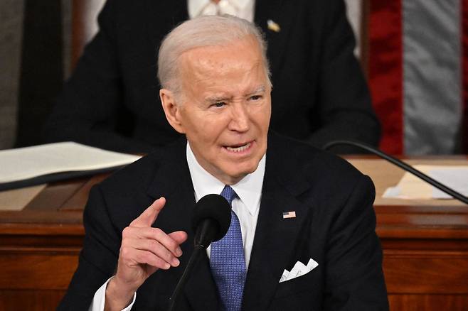 조 바이든 미국 대통령이 3월 7일 (현지시간) 워싱턴 의사당에서 열린 집권 1기 마지막 국정연설서 “미국은 우크라이나에서 도망치지 않을 것”이라고 밝히고 있다. /AFPBBNews=뉴스1