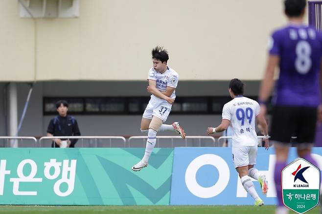 ▲ FC안양전에서 골을 넣었던 수원 삼성 공격수 김현, 뮬리치, 김주찬(사진 위부터). ⓒ한국프로축구연맹